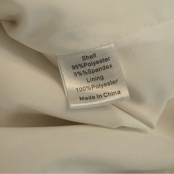 EUC Avon Lane White Women's Harper Bell Sleeve top size M - Picture 3 of 5